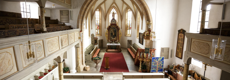 Kirche Kasendorf leer Blick auf Altar